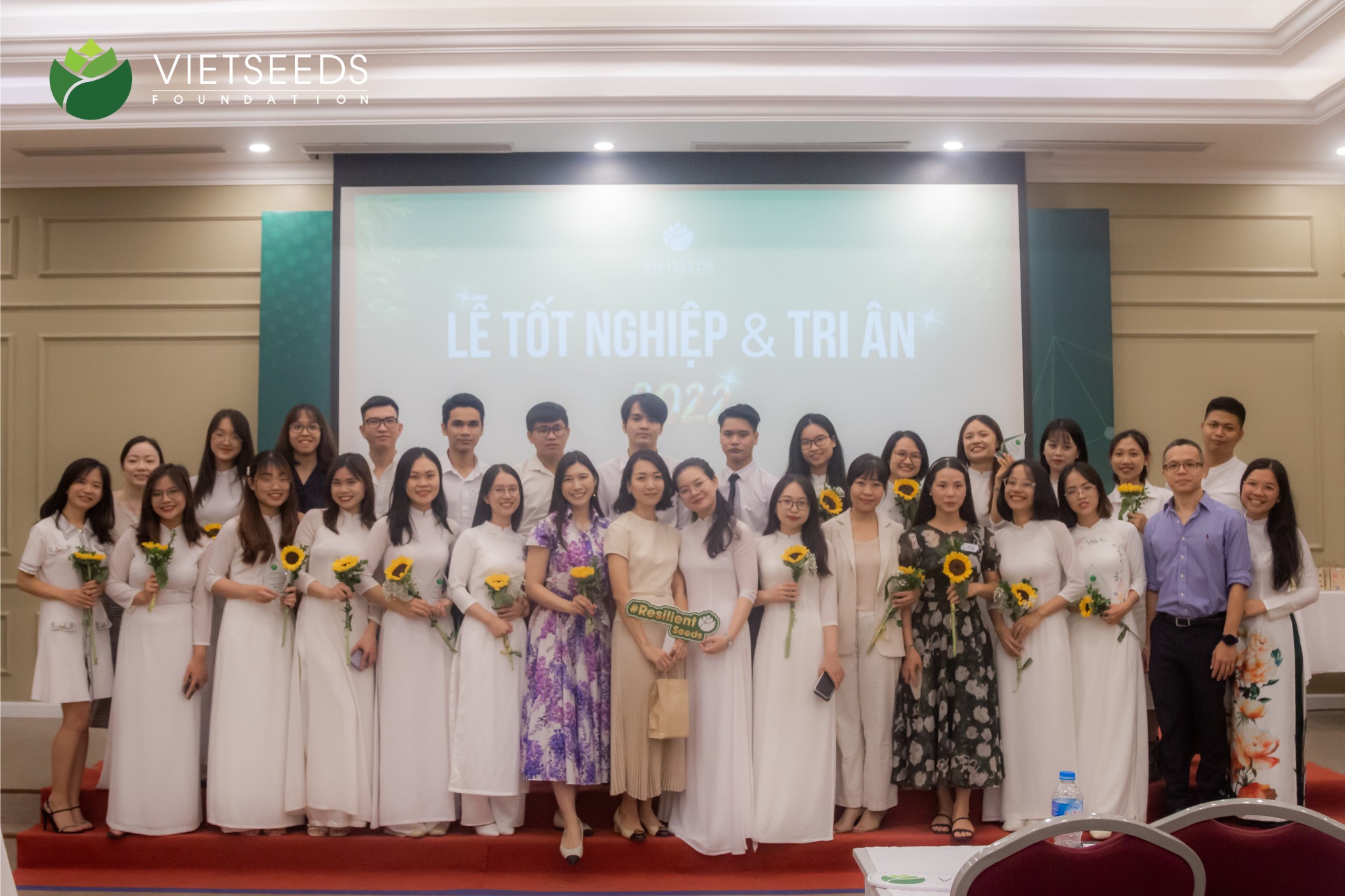 LOOKING BACK AT THE EMOTIONAL CELEBRATION - 2022 GRADUATION CEREMONY IN HANOI