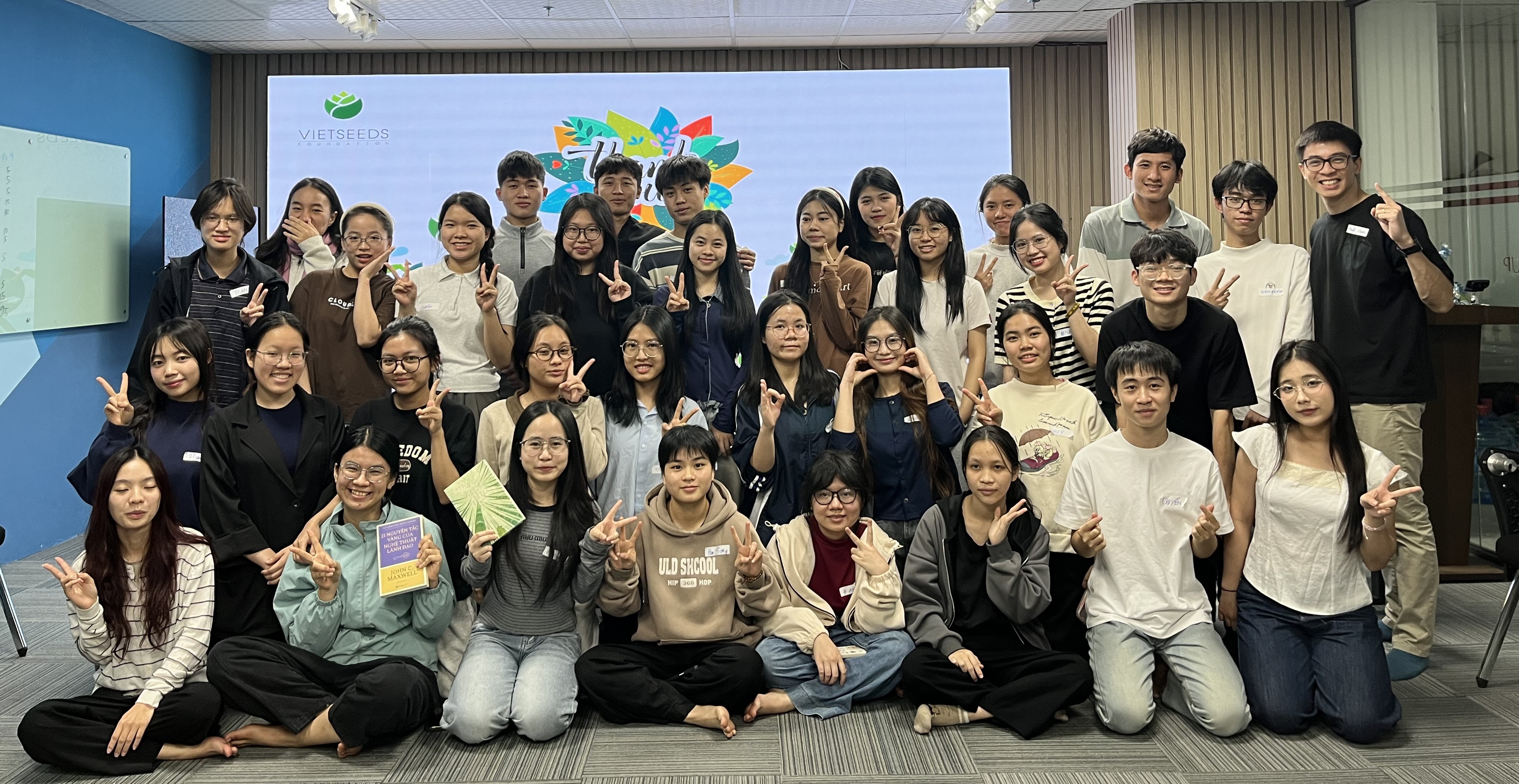 HANOI - PAY IT FORWARD PROJECT: TRAINING TEAMWORK SKILL